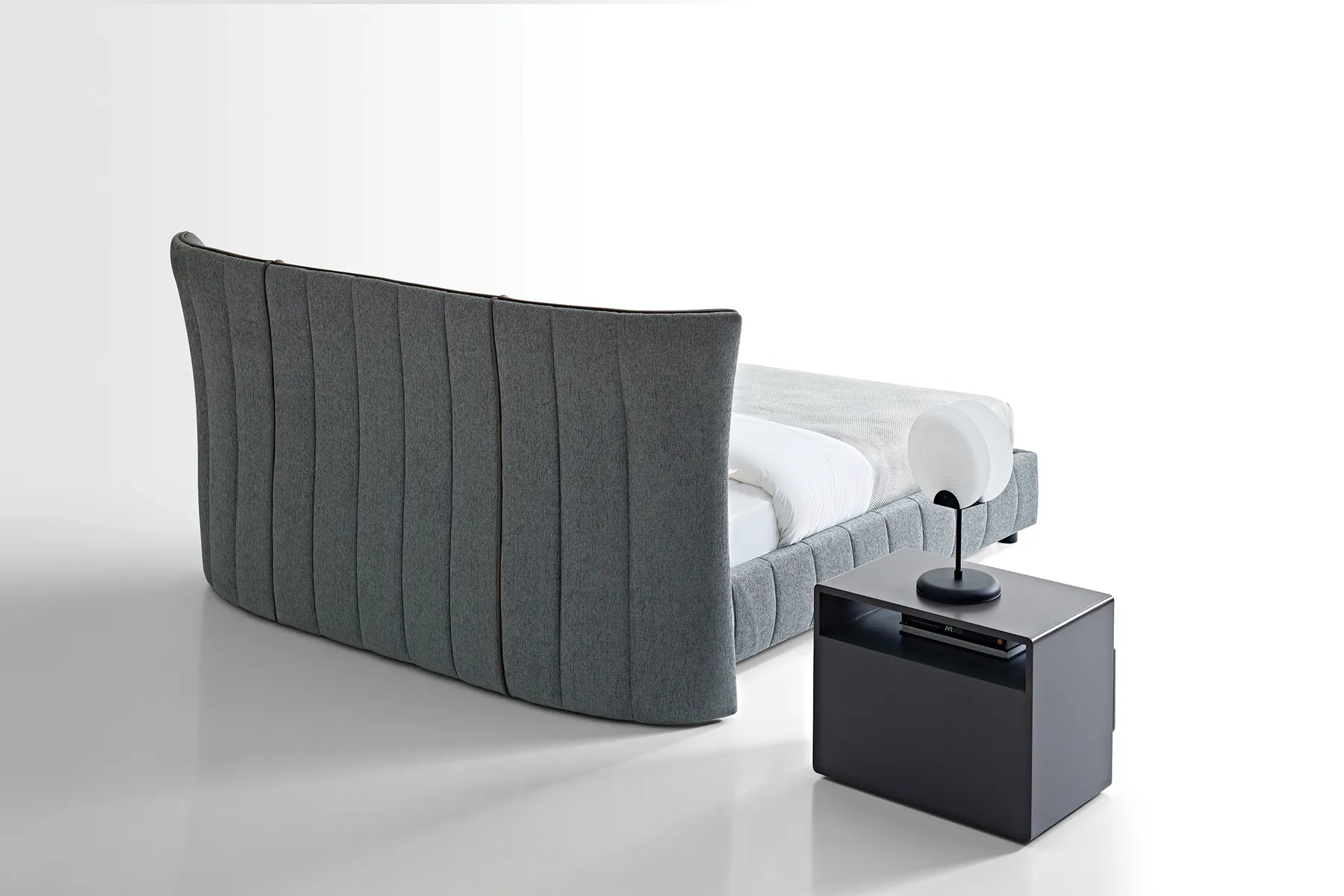 Cache Cache headboard from behind