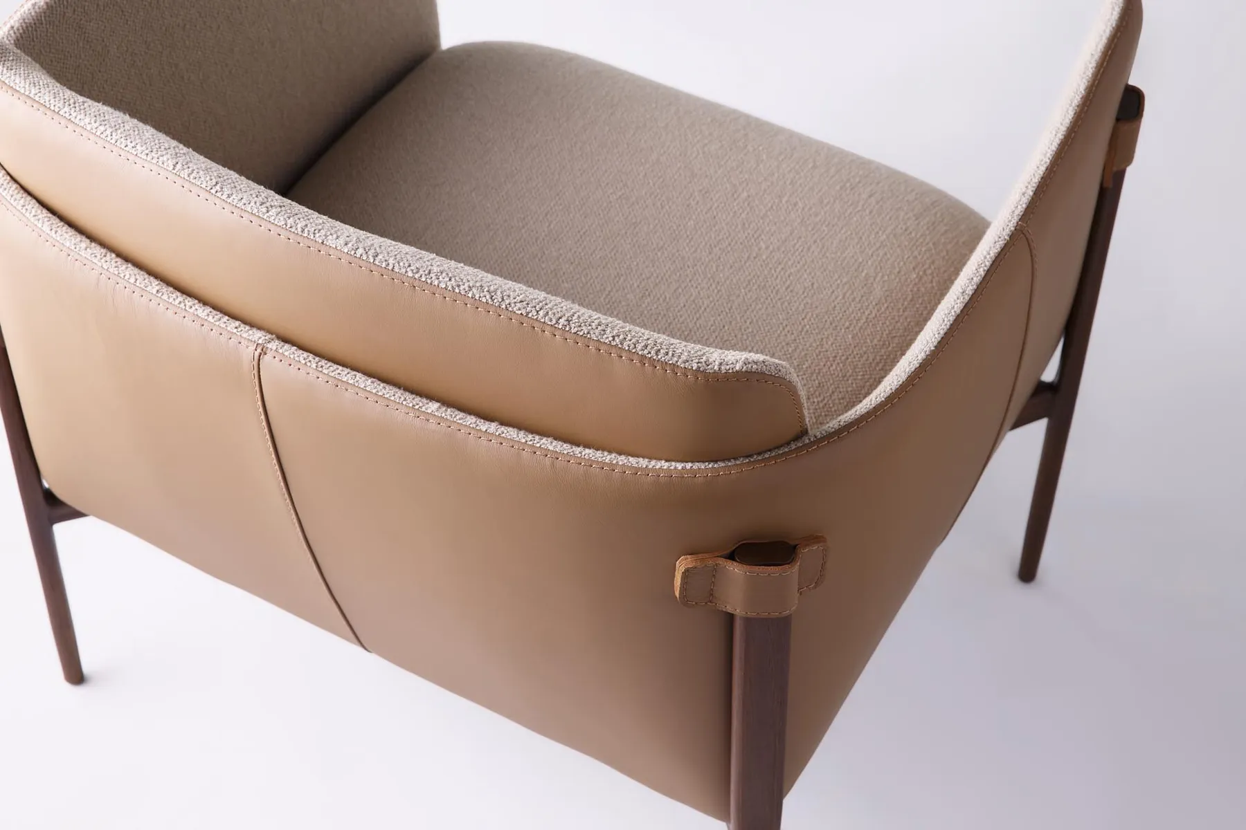 Smoky armchair for Doimo, detail of the leather shell